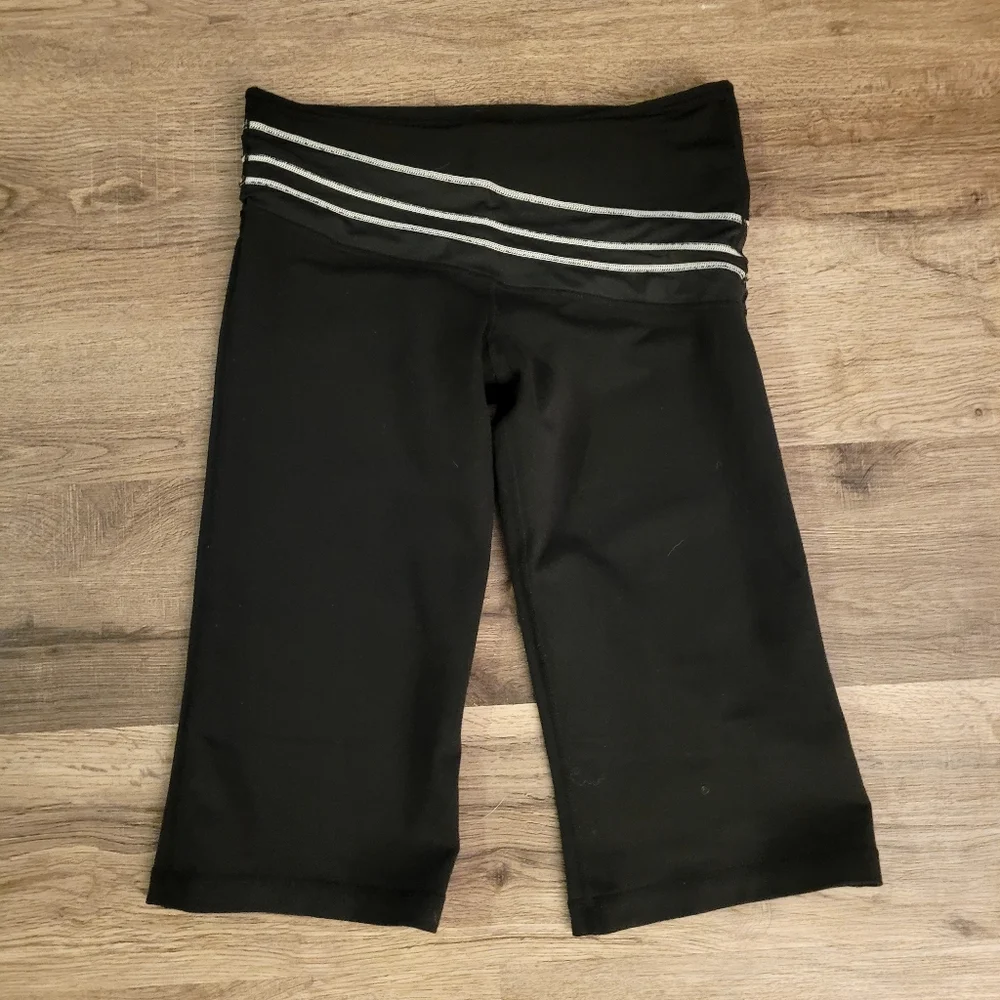 Lululemon Reversible Crop - Picture 1 of 4